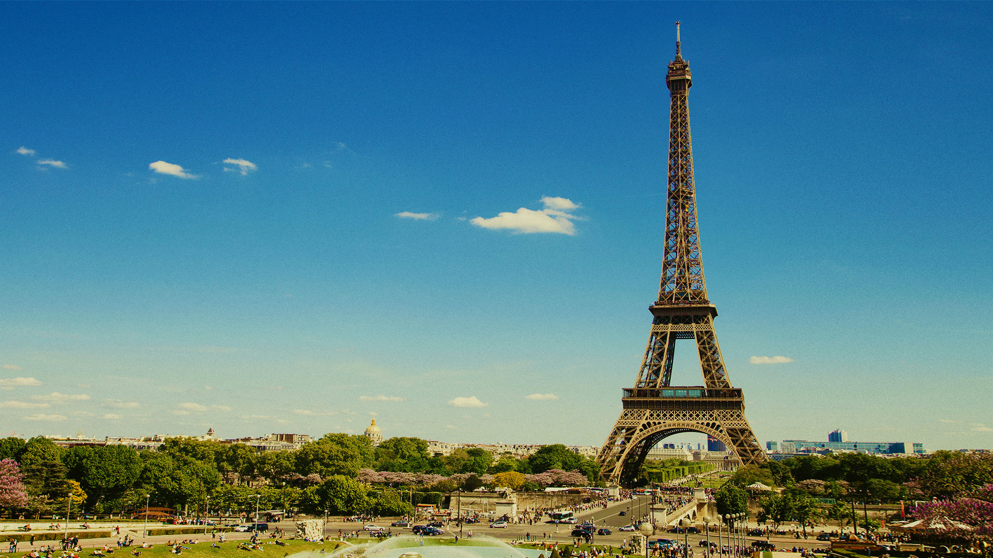 Pariis on linn, mida peab kindlasti külastama, sest see sulatab endas ajaloo, kunsti ja romantika üheks unustamatuks kogemuseks.